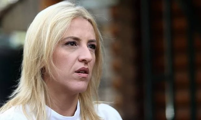 H Δούρου επιτίθεται στην Πυροσβεστική για τη φωτιά στο Μάτι